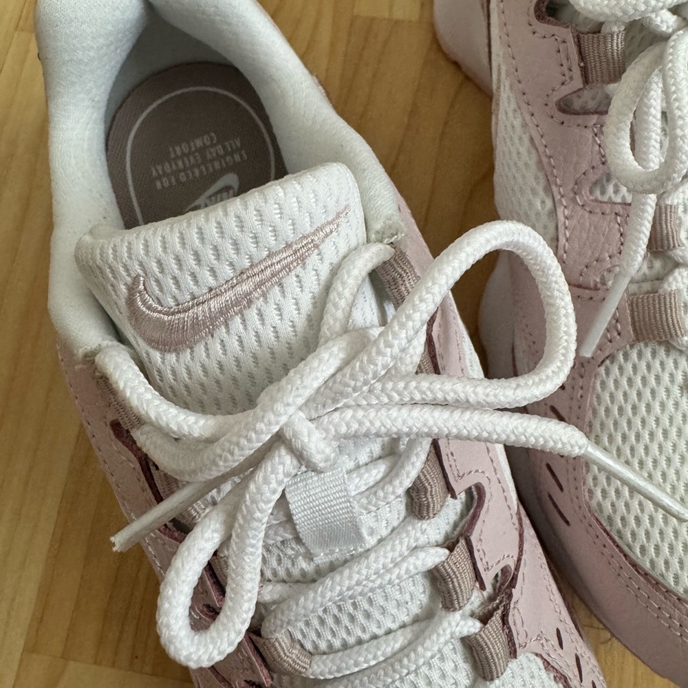 Air Nike Retro Pink and White Athletic Sneakers Chunky  NWOT - Picture 9 of 10